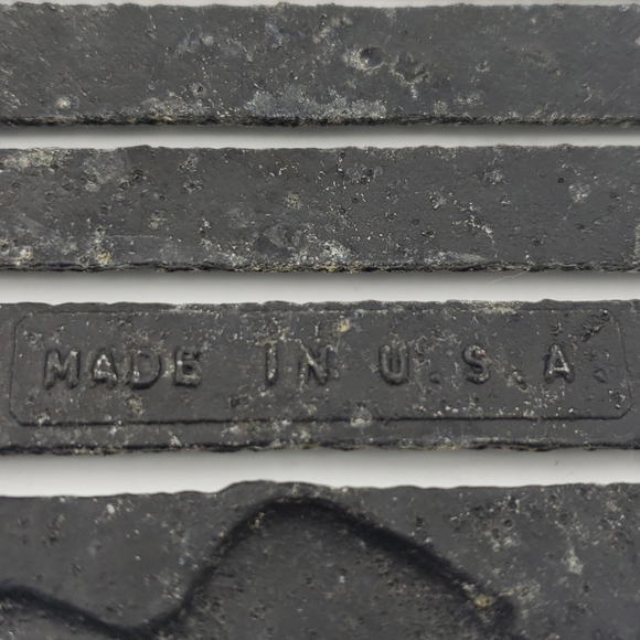 Vintage Cast Metal Trivet Rabbit Turtle Plaque - Picture 4 of 4